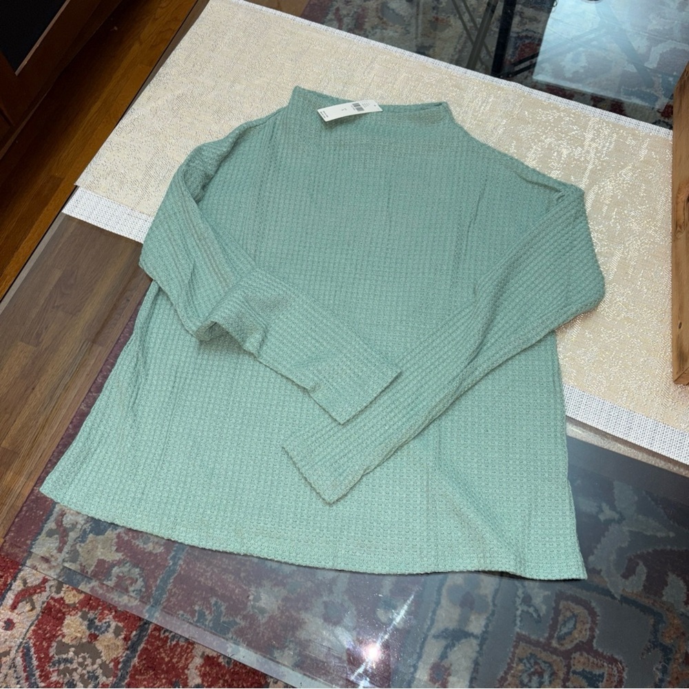 Elegant Green Turtleneck Sweater - Picture 4 of 7